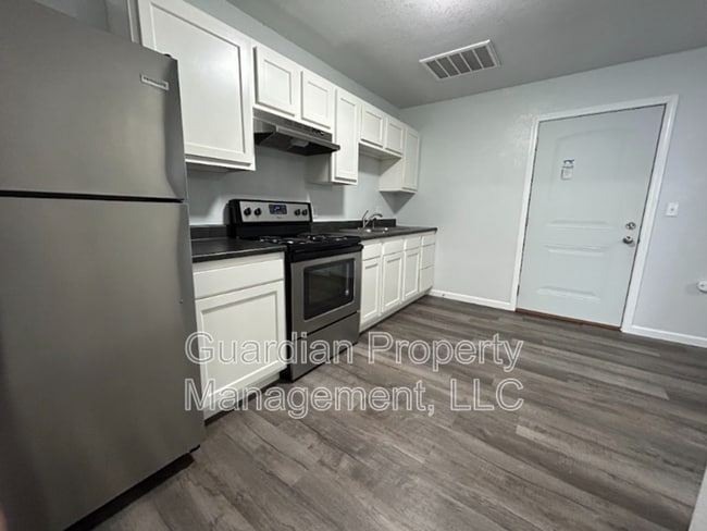 Photo - 123.5 N Main St