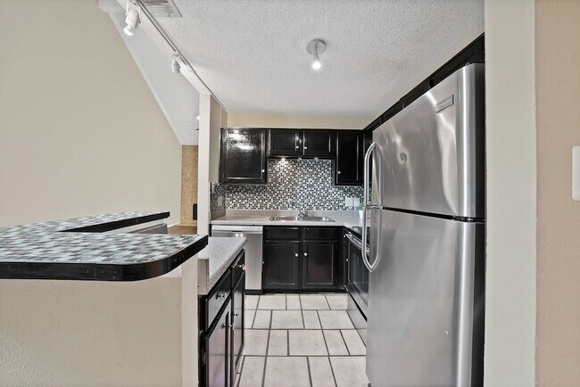 Photo - 2428 Forest Brook Ln Unidad 1211