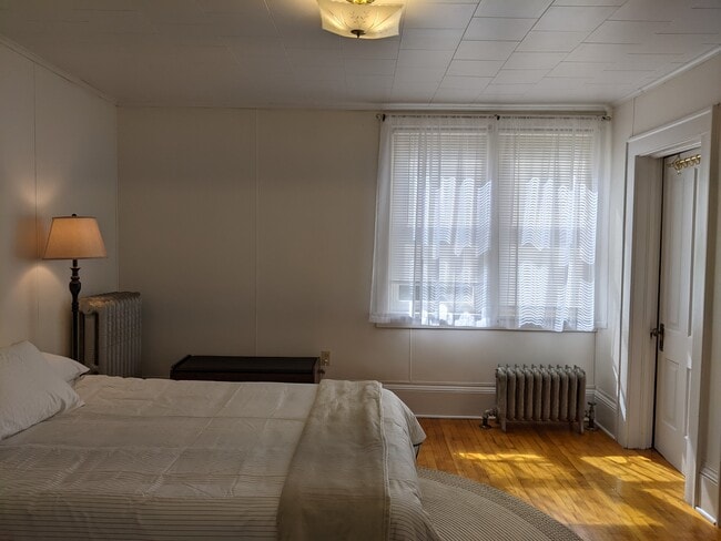 214 8th St Unit Upper
