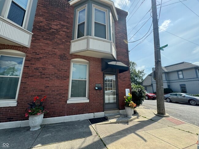 Building Photo - 701 Stevens St