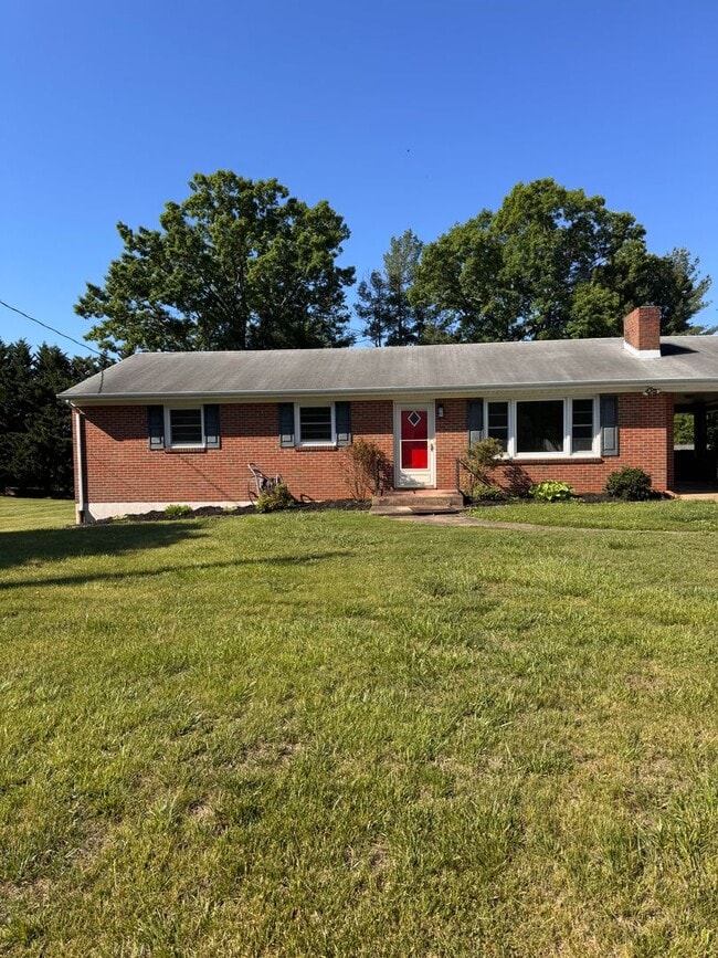 Building Photo - 3 Bedroom || 2.5 Bathroom - Single Family Home with Basement