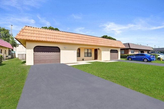 Photo - 7010-7012 NW 78th Ave