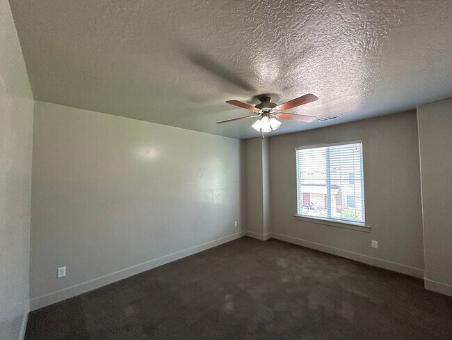 Photo - 3 Bedroom 2.5 Bathroom Townhome