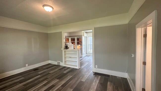 Building Photo - 712 Poplar St Unit 1