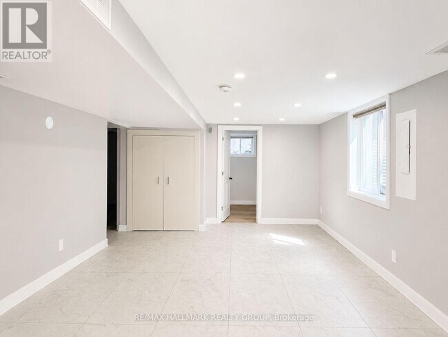 Photo - 735 Borthwick Ave