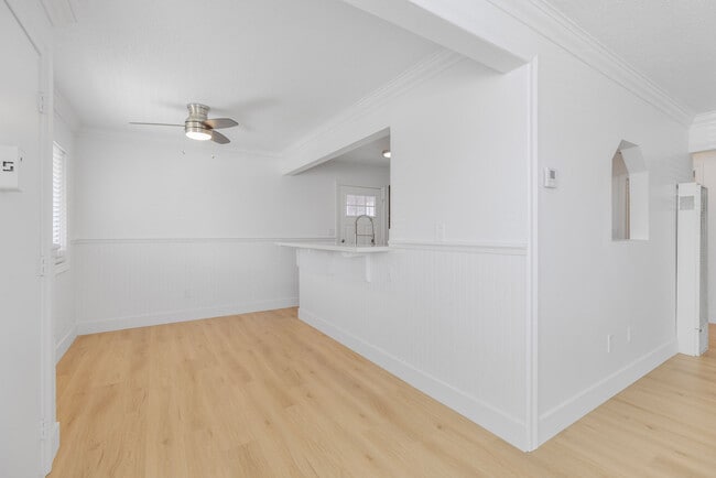 Photo - 524 W 2nd St