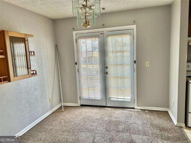 Photo - 540 Downing St