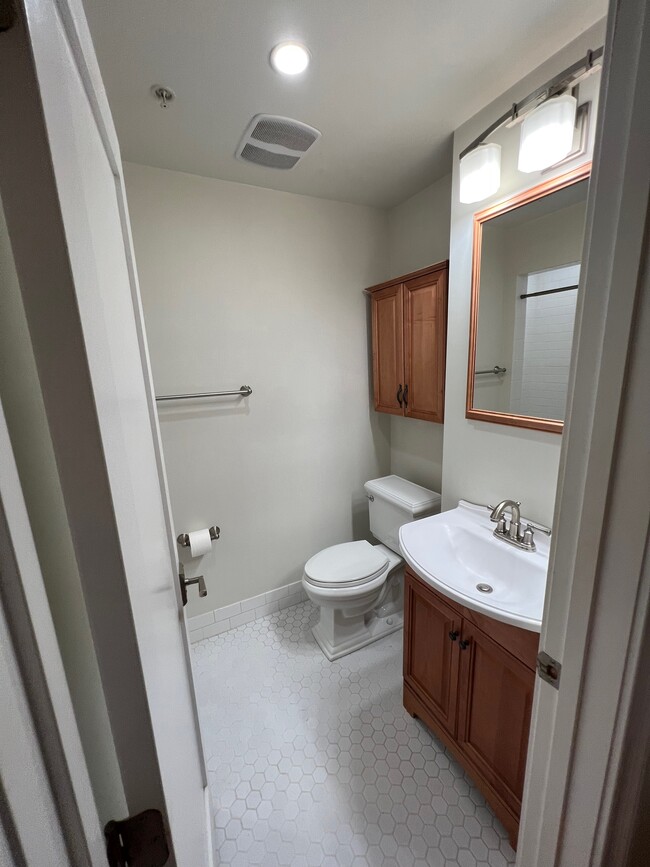 Guest Bathroom - 3220 17th St NW Unit No. 205