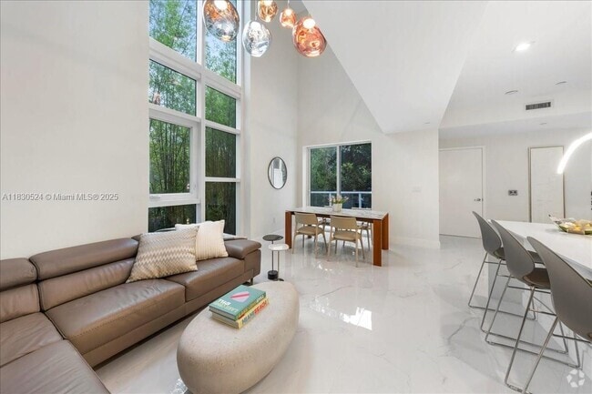 Building Photo - 455 NE 39th St Unit 112 Rental