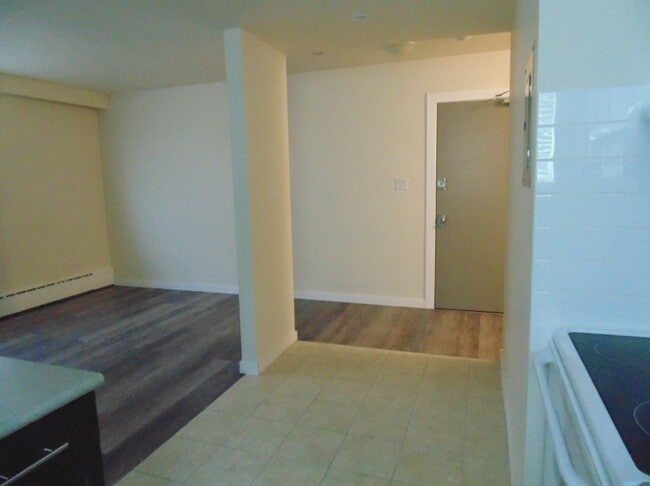 Photo - 160 Johnson Ave West