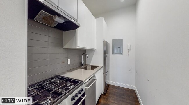 Photo - 28 W 48th St