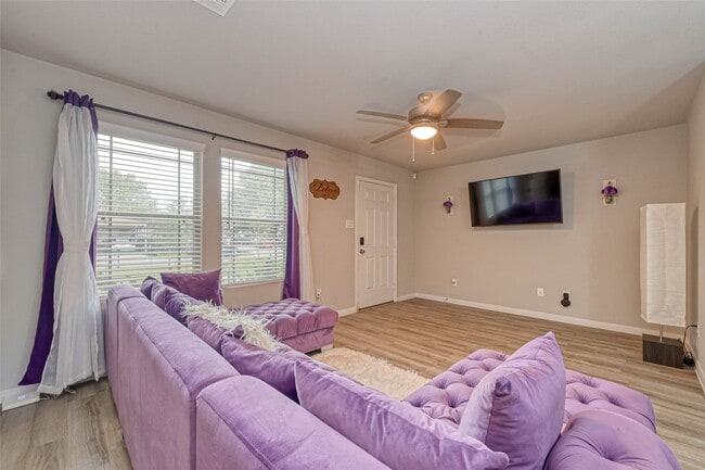 Photo - 9722 Cargill St