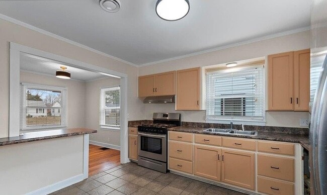 Photo - 2222 Madison St
