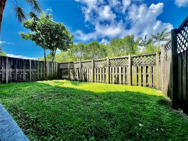 Building Photo - 5201 Geneva Ct Unit 109