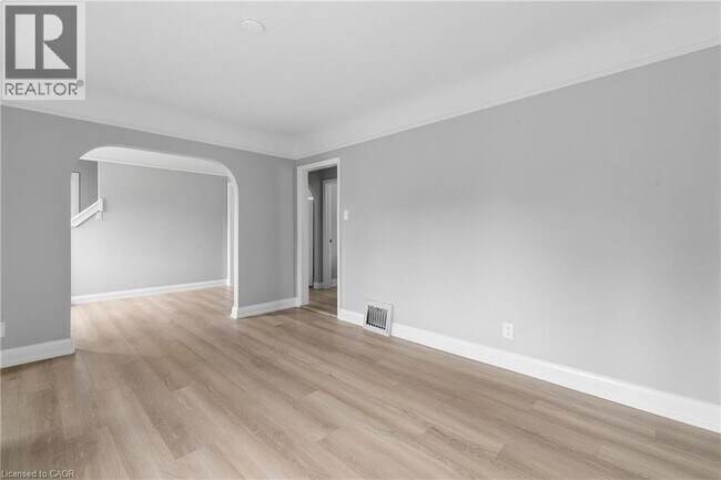Photo - 680 Frederick St