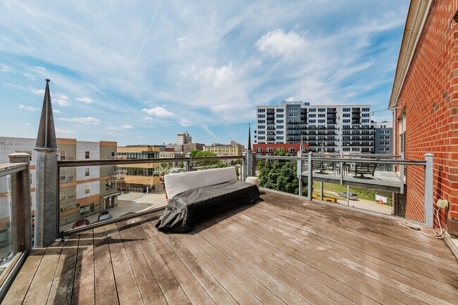 Photo - 130 S Water St