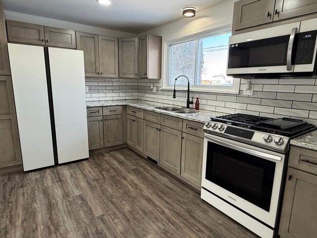 Building Photo - 740 Ridge Rd Unit 740