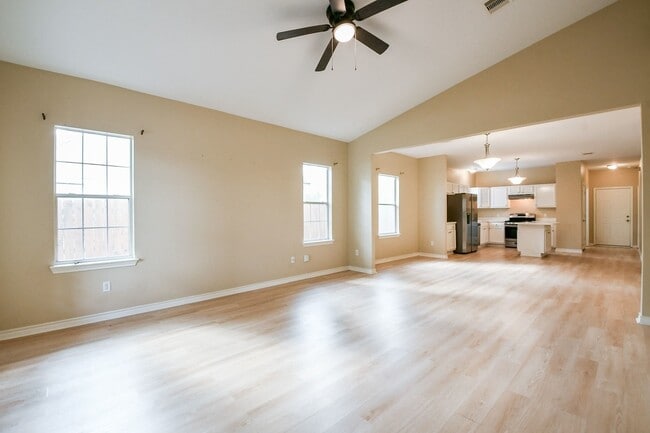 Photo - 7024 Eastwood St