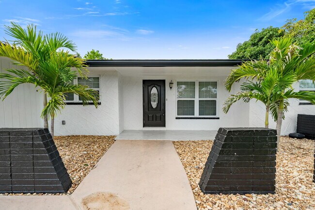 Photo - 908 Hibiscus Dr