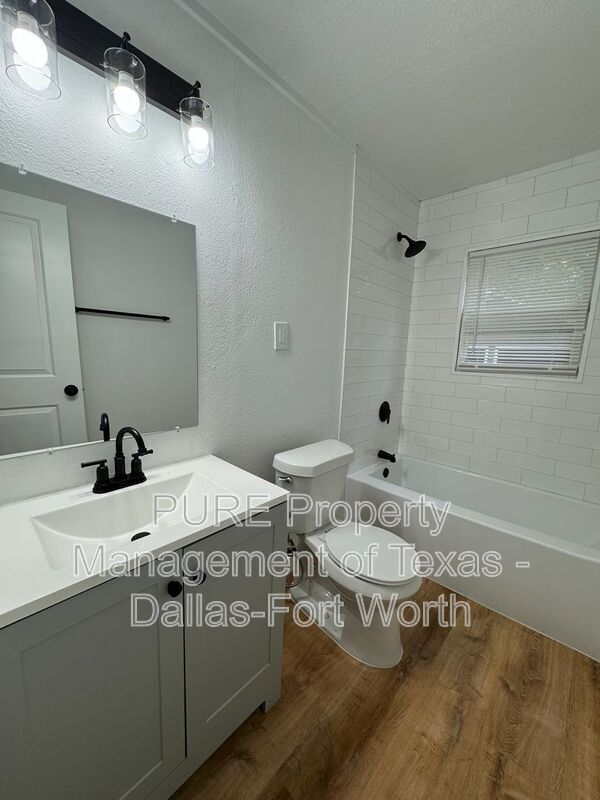 Photo - 1208 Hawthorne Ave Unit #C