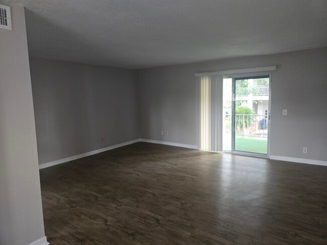 Photo - 3600 Chateau Dr Unit E-205