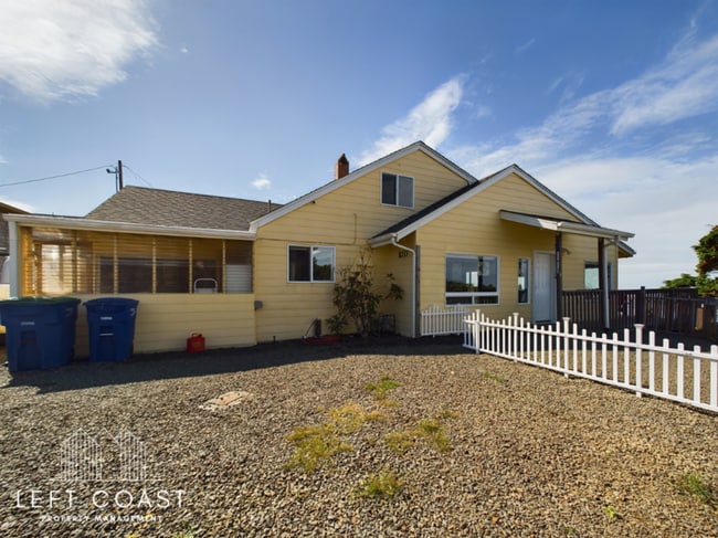 1033 NW Inlet Ave