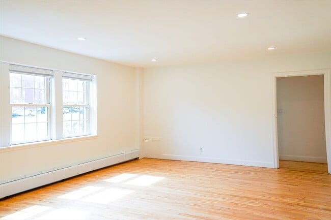 Photo - 33 Hammond Pond Pkwy Unidad 2