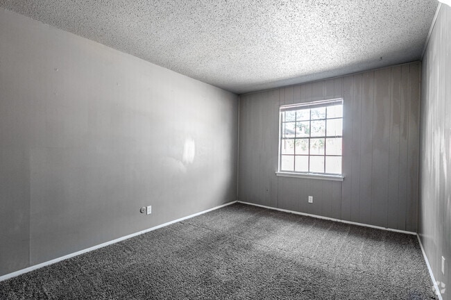 2BR, 2BA - 922SF