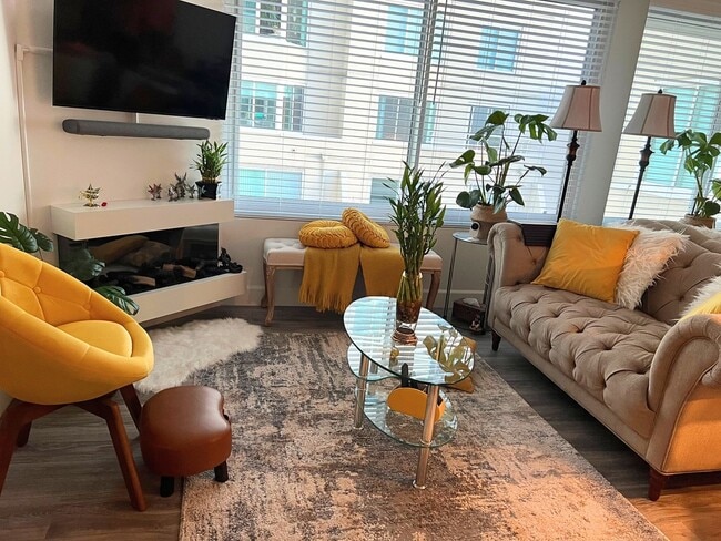 Photo - Charming 1BR/1BA Condominium in Financial ...