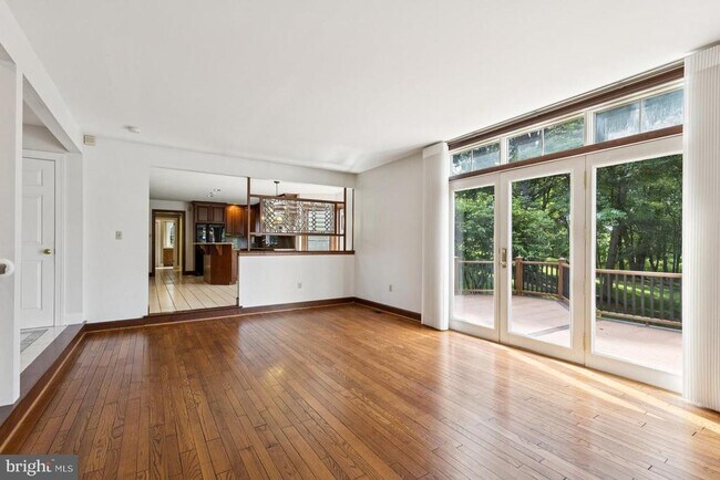 Photo - 1720 Honeysuckle Ln