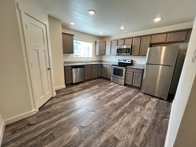 Bridgestone Crossing -3 bedroom 2.5 bath i... - Bridgestone Crossing -3 bedroom 2.5 bath i... Casa