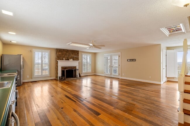 Photo - 2600 Charlie Thomas Rd