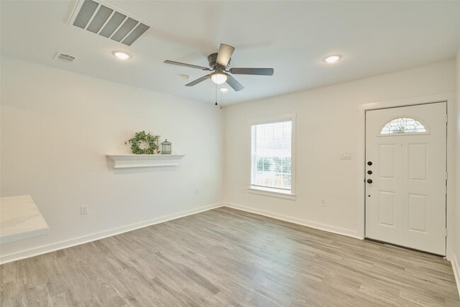 Photo - 408 Mcphail St