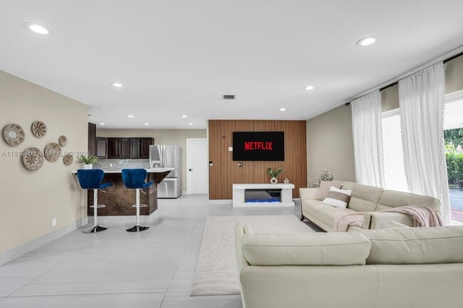 Building Photo - 1540 SE 23rd Ave