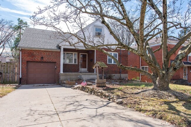 WHITE OAK - Cozy 3 bed 1.5 bath home w garage - WHITE OAK - Cozy 3 bed 1.5 bath home w garage