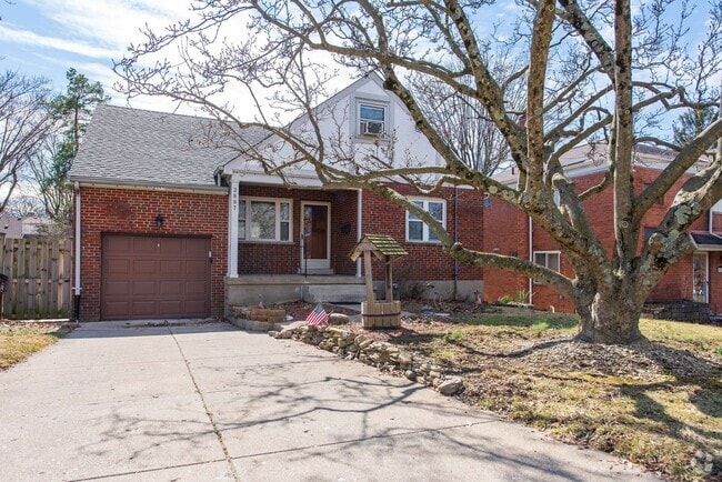 Building Photo - WHITE OAK - Cozy 3 bed 1.5 bath home w garage