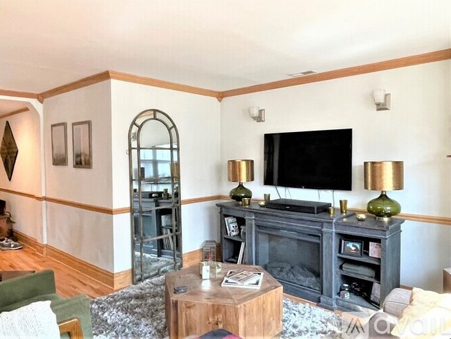Photo - 1354 W Carmen Ave Unit 1