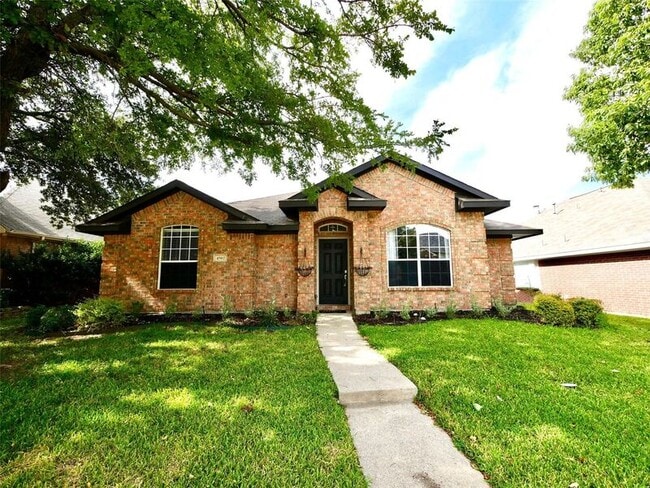Building Photo - 4502 Highlands Dr