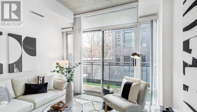 Photo - 127 Queen St E Unité 208