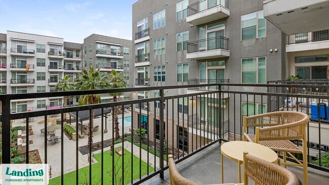 3030 Summer St Unit 325
