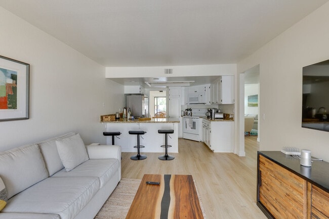 6910 Peachtree Rd Unit SI ID1546353P