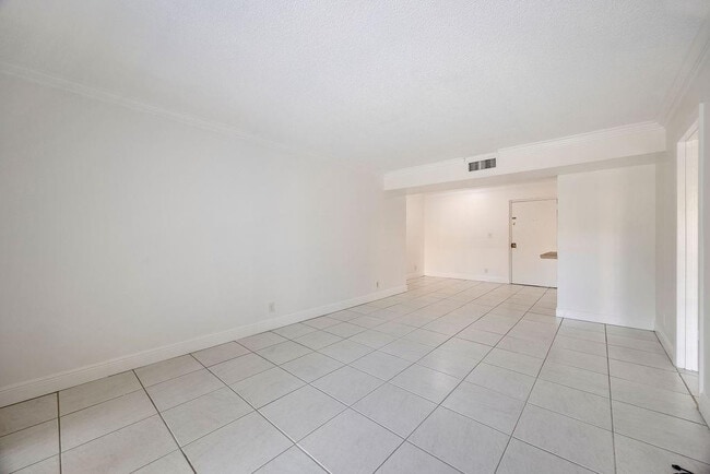 Photo - 470 NW 20th St Unit 204