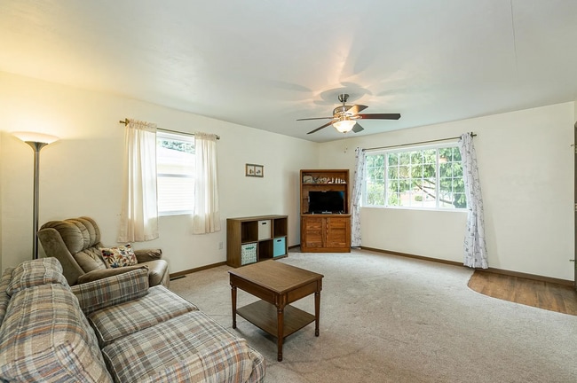 Photo - 1139 W Hawes Ave