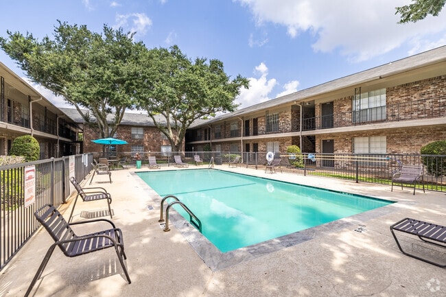 Pool - Memorial City Apartments