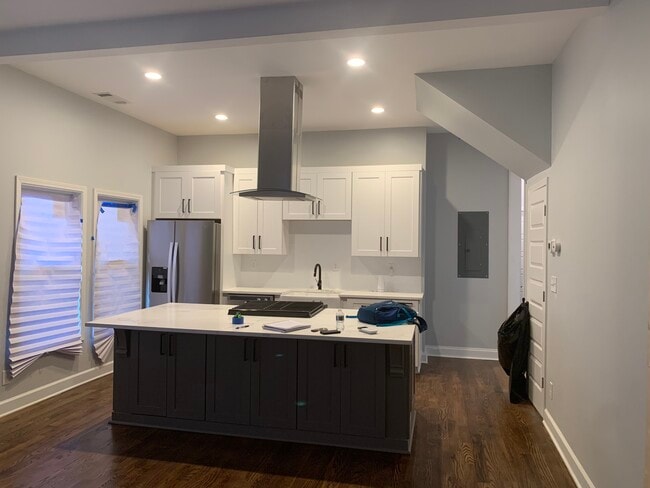 Photo - 184 Laurel Ave SW