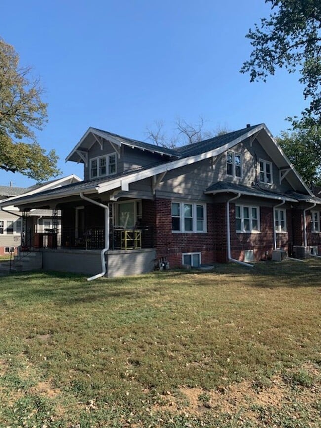 Building Photo - 3202 N 48th St Unit 2