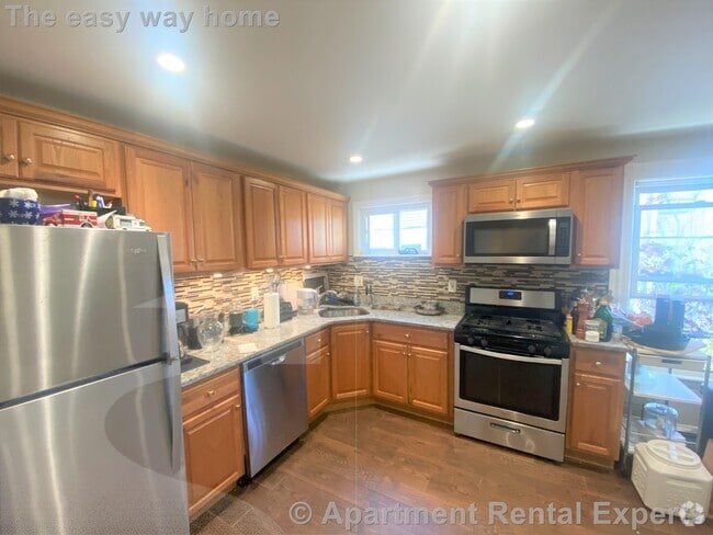 Building Photo - 243 Highland Ave Rental