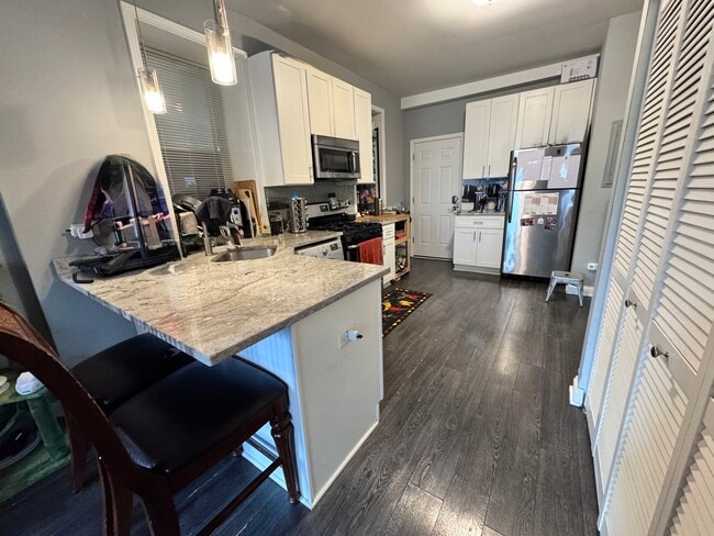 Photo - 1300 N Greenview Ave Unit 1F