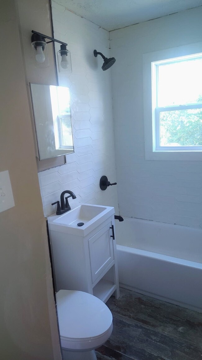 Photo - 2626 Vucrest Ave
