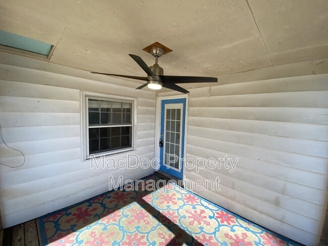 Photo - 205 N Irving Ave